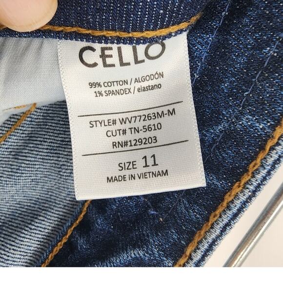 New NWT Cello Dark Wash High Rise Mom Jeans Size 11 - Picture 8 of 8